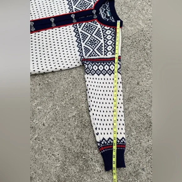 Vintage Dale of Norway Nordic Fair Isle Wool Cardigan Sweater with Pewter Clasps - Picture 9 of 9